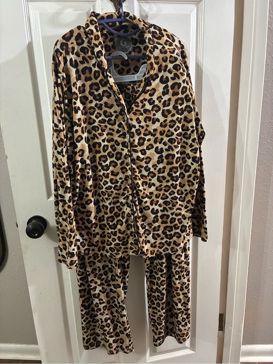Pj Couture Other - Women’s 3X Leopard Print Pajama Set